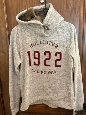 Hollister hoodie with faux fur trim size medium